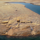 Imagen para el artículo titulado La sequía revela un palacio perdido perteneciente a una misteriosa civilización en Irak
